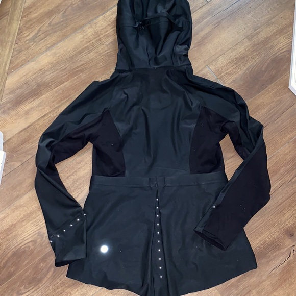 Lululemon Sleet Sprinter Jacket size 10 - Picture 9 of 9